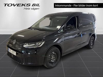 Svart (deep black pärleffekt) Ny 2025 VW Caddy Minibuss | 352 000 kr (Bra pris)