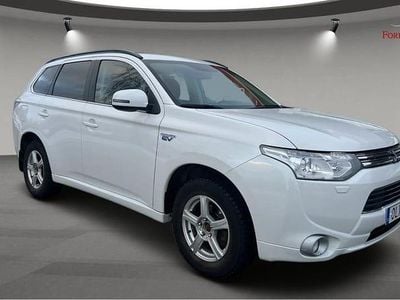 Begagnad Mitsubishi Outlander 203 HK (149 kW) 2015 Vit SUV