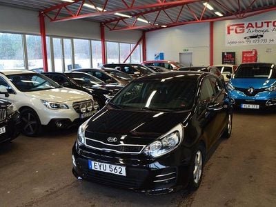 Begagnad Kia Rio 84 HK (61 kW) 2015 Svart Halvkombi