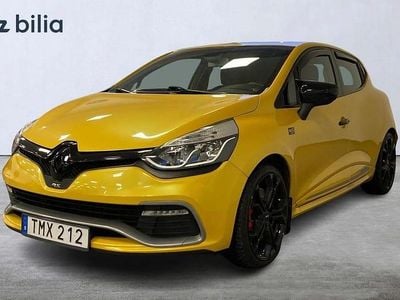 Gul Begagnad 2015 Renault Clio R.S. Trophy Halvkombi | 149 900 kr