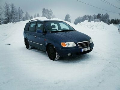 Begagnad Hyundai Trajet 136 HK (100 kW) 2000 Blå Minibuss