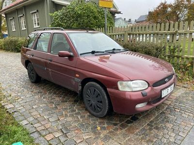 begagnad Ford Escort Kombi 1.6i CLX, BESIKTAD & SKATTAD