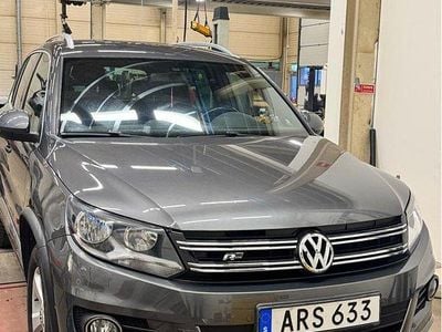 Begagnad VW Tiguan R-line 160 HK (117 kW) 2014 Grå SUV