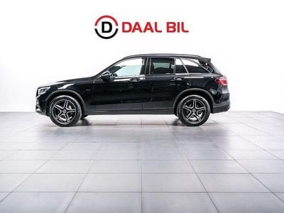 Svart Begagnad 2021 Mercedes GLC300 AMG line SUV | 339 700 kr (Marknadspris)