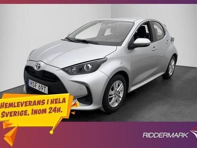 Silver Begagnad 2022 Toyota Yaris Hybrid Active Halvkombi | 184 900 kr (Marknadspris)