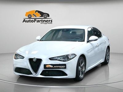 begagnad Alfa Romeo Giulia 2.0TBi 16V RWD Super 200hk NYSKICK 2200mil