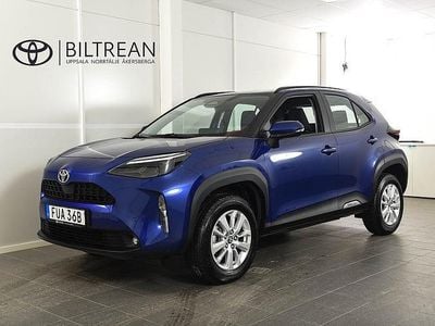 Mörkblå Begagnad 2024 Toyota Yaris Cross Active SUV | 274 900 kr (Marknadspris)