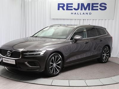 Grå Begagnad 2024 Volvo V60 Plus Kombi | 439 500 kr (Marknadspris)