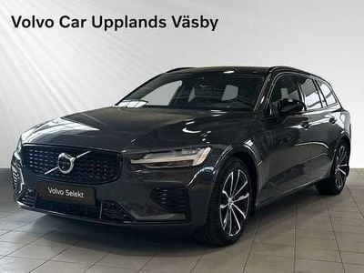 Grå Begagnad 2025 Volvo V60 Plus Kombi | 459 900 kr (Marknadspris)