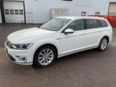 Svart Begagnad 2015 VW Passat GTE Kombi | 92 000 kr