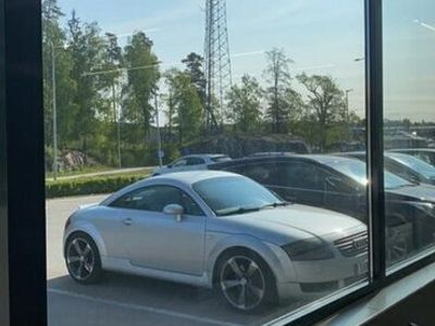 begagnad Audi TT NYBESIKTIGAD Lågmilad
