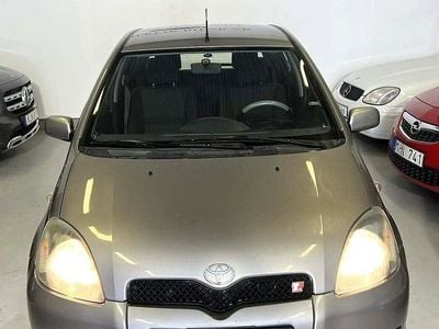 Grå Begagnad 2001 Toyota Yaris Halvkombi | 14 900 kr (Marknadspris)