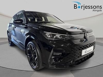 Svart Ny 2025 VW Tiguan R-line SUV | 589 900 kr