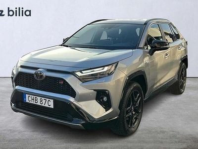 Silver Begagnad 2024 Toyota RAV4 Hybrid Sport SUV | 499 900 kr (Marknadspris)