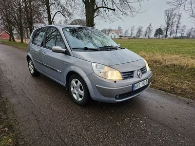 Begagnad Renault Scénic II 135 HK (99 kW) 2004 Grå Minibuss