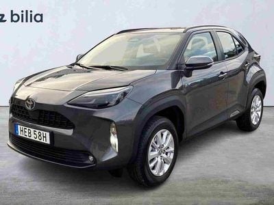 Grå Begagnad 2025 Toyota Yaris Cross SUV | 299 900 kr