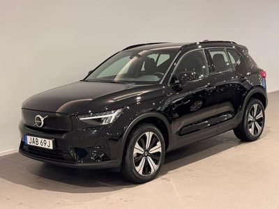 Svart Begagnad 2022 Volvo XC40 Core SUV | 329 500 kr (Marknadspris)