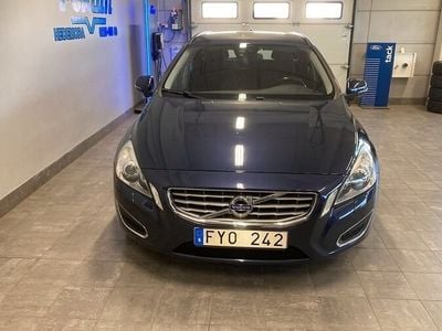 Begagnad Volvo V60 Momentum 164 HK (120 kW) 2011 Blå Kombi