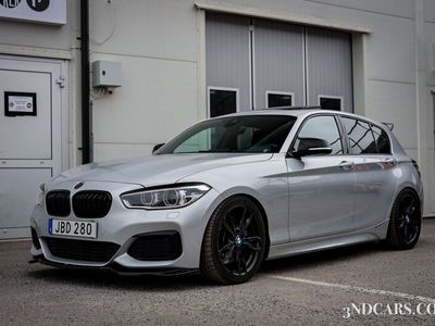 begagnad BMW M135 i xDrive 5-dörrars Steg 2 H/K Euro 6