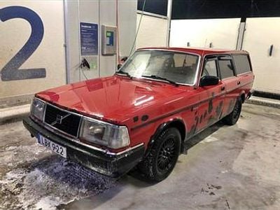Begagnad Volvo 240 106 HK (77 kW) 1983 Röd Kombi