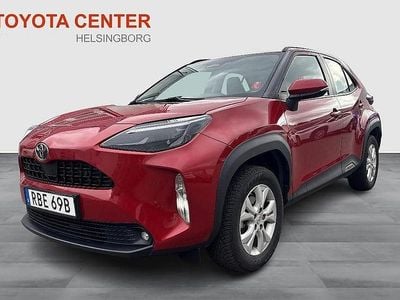 Röd Begagnad 2024 Toyota Yaris Cross Active SUV | 279 900 kr (Marknadspris)