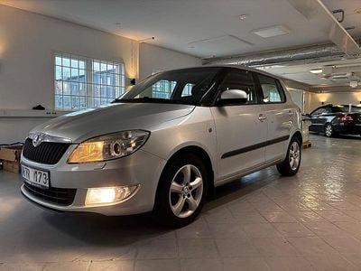 Silver Begagnad 2013 Skoda Fabia Elegance Halvkombi | 34 900 kr (Marknadspris)