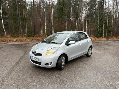 Silver Begagnad 2010 Toyota Yaris Halvkombi | 59 000 kr (Marknadspris)