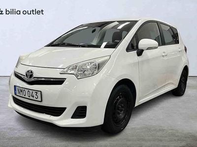 Begagnad Toyota Verso-S 99 HK (72 kW) 2014 Vit Minibuss