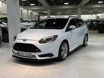 Begagnad Ford Focus ST 250 HK (183 kW) 2013 Vit Kombi