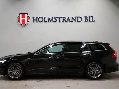 Svart Begagnad 2023 Volvo V60 Core Kombi | 364 900 kr (Marknadspris)