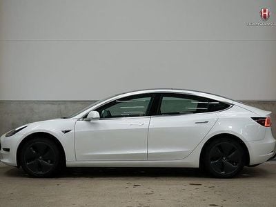 Vit Begagnad 2019 Tesla Model 3 Standard Range Plus Sedan | 239 900 kr (Marknadspris)