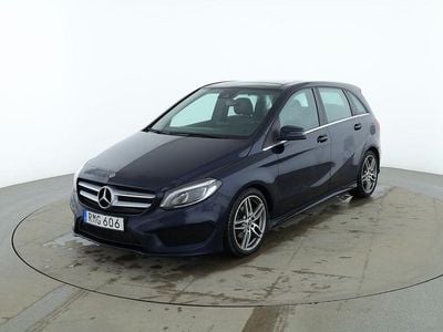 Blå Begagnad 2017 Mercedes B200 AMG line Minibuss | 184 000 kr