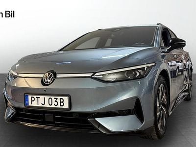 Ljusblå (stonewashed blue metallic) Begagnad 2024 VW ID.7 Pro Kombi | 499 500 kr (Bra pris)