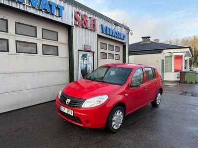 Röd Begagnad 2011 Dacia Sandero Halvkombi | 18 900 kr (Marknadspris)