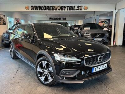 Svart Begagnad 2019 Volvo V60 CC Momentum Kombi | 264 900 kr (Lite dyr)