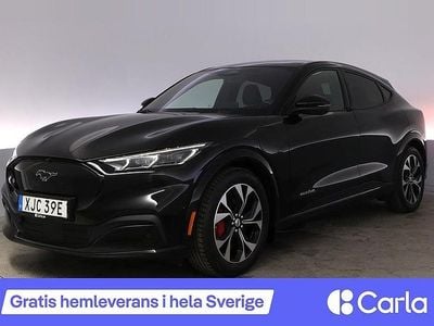 Svart Begagnad 2022 Ford Mustang Mach-E SUV | 421 990 kr (Marknadspris)