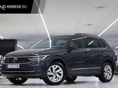 Grå Begagnad 2023 VW Tiguan SUV | 299 900 kr (Bra pris)
