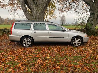 Grå Begagnad 2006 Volvo V70 Kinetic Kombi | 23 000 kr (Marknadspris)