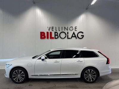Vit Begagnad 2023 Volvo V90 Momentum Kombi | 339 500 kr (Marknadspris)