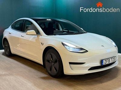 Vit Begagnad 2020 Tesla Model 3 Standard Range Plus Sedan | 239 800 kr (Marknadspris)