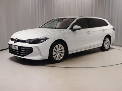 Pure white Begagnad 2025 VW Passat Business Kombi | 448 800 kr (Bra pris)
