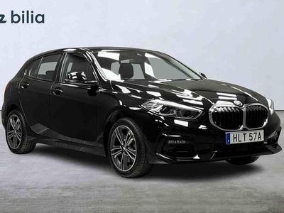 Svart Begagnad 2023 BMW 118 Halvkombi | 259 000 kr