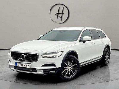 Vit Begagnad 2019 Volvo V90 CC Momentum Kombi | 259 900 kr (Marknadspris)