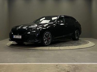 Black sapphire metallic Begagnad 2025 BMW 550 Comfort Edition | 899 000 kr
