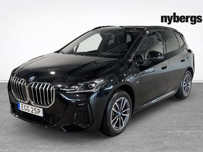 Svart Begagnad 2025 BMW 225 Active Tourer Minibuss | 429 000 kr