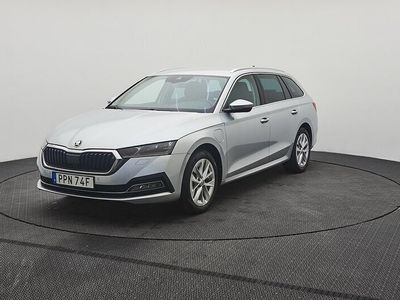 begagnad Skoda Octavia Kombi iV Style Laddhybrid DSG 2022, Kombi