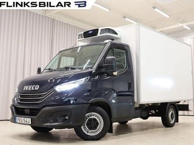 Mörkblå (blå) Begagnad 2023 Iveco Daily Van | 399 875 kr (Marknadspris)