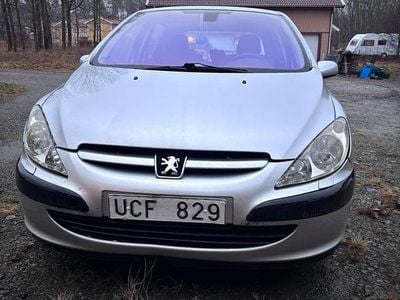 Silver Begagnad 2003 Peugeot 307 Halvkombi | 8 000 kr