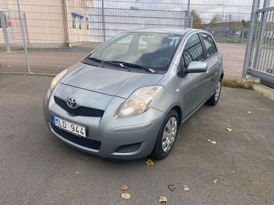 Grå Begagnad 2009 Toyota Yaris Halvkombi | 39 900 kr (Marknadspris)