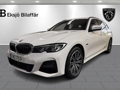 Vit Begagnad 2021 BMW 330e M Sport Kombi | 289 500 kr (Marknadspris)